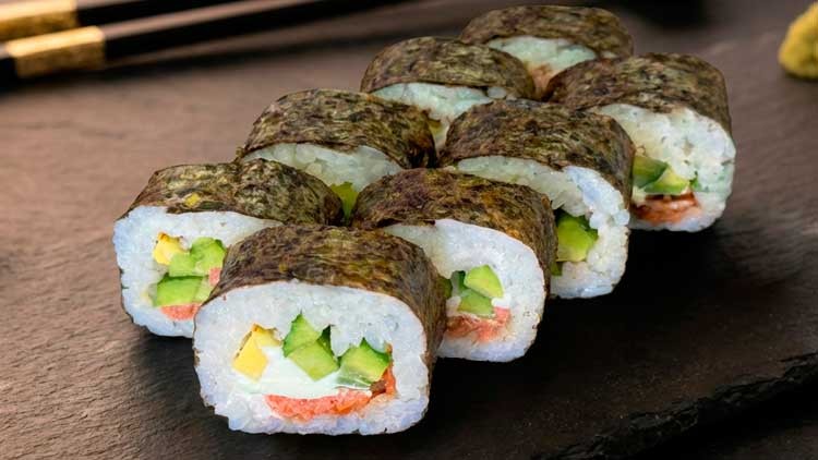 ФУТОМАКІ З ЛОСОСЕМ