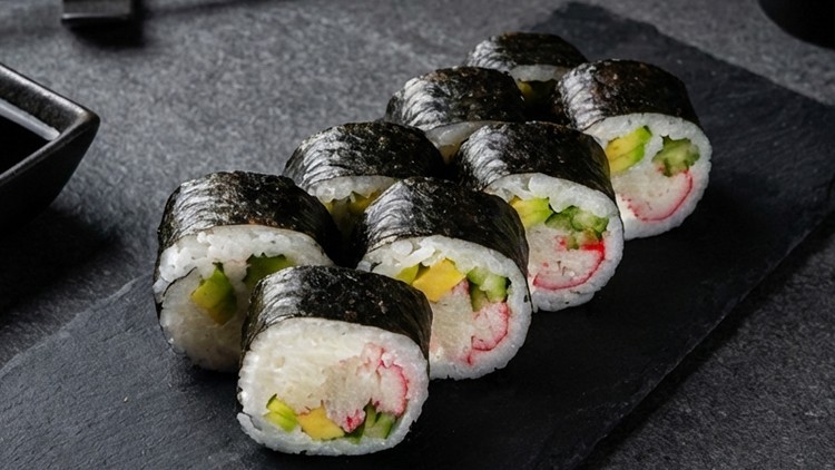 ФУТОМАКІ НОВОРІЧНИЙ З КРАБОМ ТА КУКУРУДЗОЮ